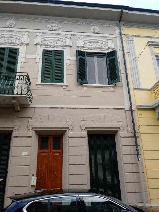 Casa Sara Villa เวียเรจโจ ภายนอก รูปภาพ